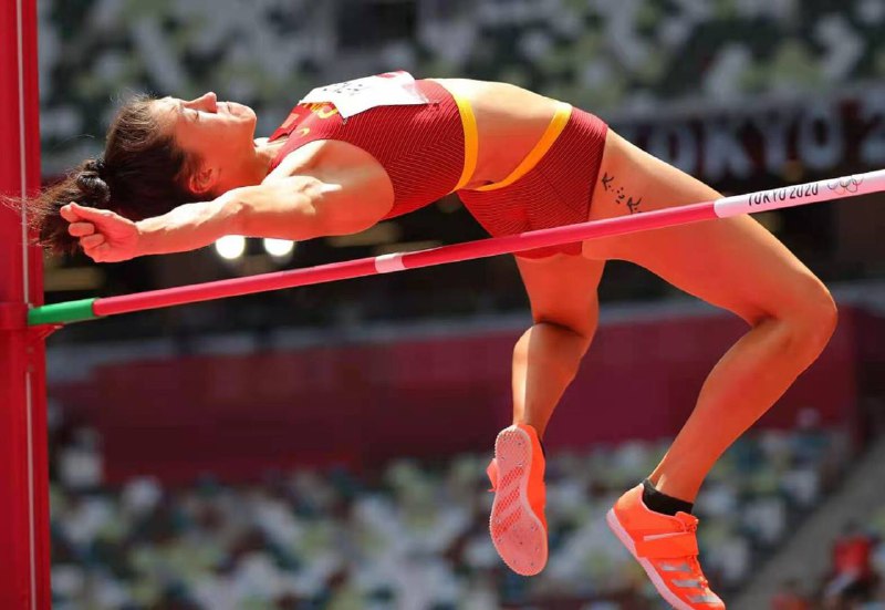 #东京奥运会中国运动员中国首位归化田径运动员郑妮娜力的纹身，「尽心尽力」    #郑妮娜力 出生在加拿大，中德混血，曾代表加拿大参赛