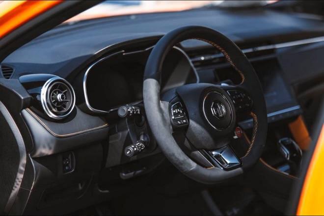 外观凶悍，第三代 #MG6 PRO 正式上市昨日，第三代 #上汽名爵 MG6 Pro 正式上市，新车共推出 4 款车型，售价区间为 11.58-13.98 万元，另外还新增了一款 MG6 领潮版，售价为 10.38 万元