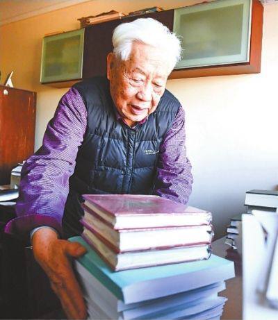 100多篇论文被知网擅自收录，九旬教授维权获赔70多万元详情点击⏬网友评论：不给作者钱，还给读者收费🤨-------------------------------🏠 频道 @jianjiaoPD🎩 讨论组 @jianjiaoQUN