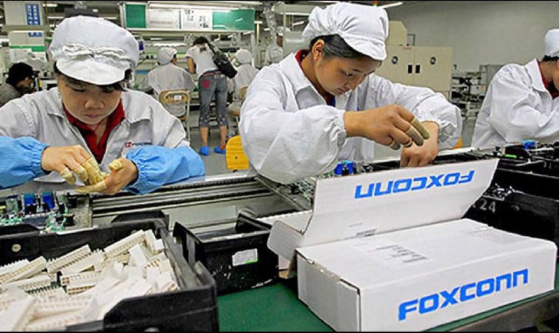 iPhone 13发布在即 富士康9月底前要再招聘20万工人     由于 #iPhone13 发布在即，#富士康 #郑州 工厂副总经理王雪日前表示，在9月底之前，富士康需要额外招聘20万工人才能满足生产需求