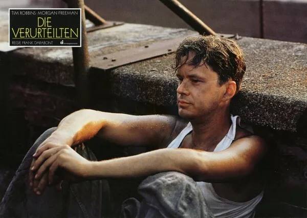 肖申克的救赎|The Shawshank Redemption|4K·蓝光原盘（1994）No.1豆瓣电影Top250美国 / 犯罪 / 剧情 / 1994-09-10(多伦多电影节)上映 / 片长142分钟▍剧情简介：豆瓣评分9.7     一场谋杀案使银行家安迪（蒂姆•罗宾斯 Tim Robbins 饰）蒙冤入狱，谋杀妻子及其情人的指控将囚禁他终生