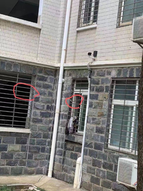 【变态男子翻入女生宿舍盗窃内衣裤，学校方面不作为】▎11月6日凌晨，🏫学校有陌生男性疑从校外爬防盗窗进女寝，并一间间尝试打开女寝的门，👩🏻‍🎓学生：现在都不敢随意在寝室走廊走动了……👇🏻评论区还有后续👈🏻-------------------------------🔺Via  @微博🔻iOS苹果UDID证书|VPN机场|Netflix车 🔝点击置顶了解🔝【变态男子翻入女生宿舍盗窃内衣裤，学校方面不作为】▎11月6日凌晨，🏫学校有陌生男性疑从校外爬防盗窗进女寝，并一间间尝试打开女寝的门，👩🏻‍🎓学生：现在都不敢随意在寝室走廊走动了……👇🏻评论区还有后续👈🏻-------------------------------🔺Via  @微博🔻iOS苹果UDID证书|VPN机场|Netflix车 🔝点击置顶了解🔝