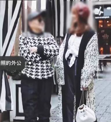 祖孙照被造谣“老夫少妻”后续来了   日前，一位网友在某平台图文并茂发文：“73岁东莞清溪企业家豪娶29岁广西大美女，88万礼金+88万二房公寓+豪车一辆