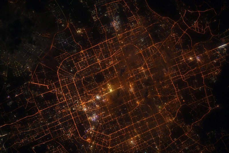 #法国 宇航员托马斯· #佩斯凯发布 #中国 航拍夜景     近日，法国宇航员托马斯·佩斯凯（Thomas Pesquet）在 👉🏻Twitter 发布拍摄到的 #北京夜景