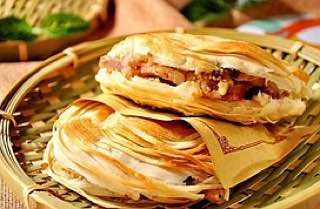 国家知识产权局回应：“潼关肉夹馍”无权收加盟费▍本篇文章摘自 中新经纬-------------------------------国家知识产权局指出，“潼关肉夹馍”是作为集体商标注册的地理标志，其注册依据是《商标法》《商标法实施条例》和《集体商标、证明商标注册和管理办法》-------------------------------　　从法律上，“逍遥镇”作为普通商标，其注册人并不能据此收取所谓的“会费”