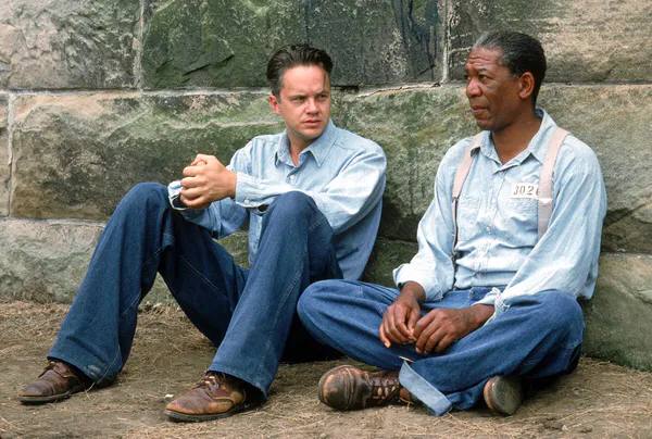 肖申克的救赎|The Shawshank Redemption|4K·蓝光原盘（1994）No.1豆瓣电影Top250美国 / 犯罪 / 剧情 / 1994-09-10(多伦多电影节)上映 / 片长142分钟▍剧情简介：豆瓣评分9.7     一场谋杀案使银行家安迪（蒂姆•罗宾斯 Tim Robbins 饰）蒙冤入狱，谋杀妻子及其情人的指控将囚禁他终生