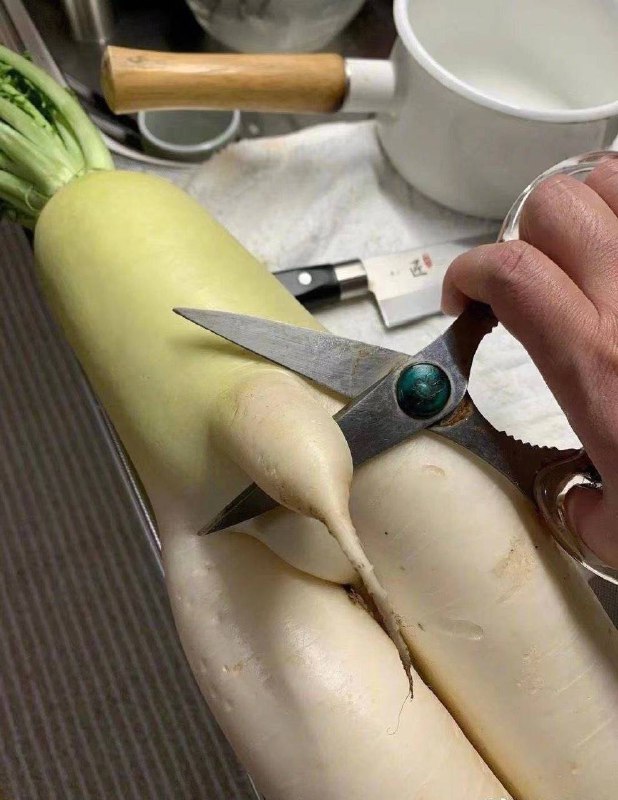 🌐👮‍♂️警方通报：网传“一男子涉嫌路边猥亵未成年少女”🚓目前男子已被立案调查👮‍♀️，真的大快人心，这小孩子一生都有阴影了，真可恶🤬🤬#猥亵 #未成年 #警察