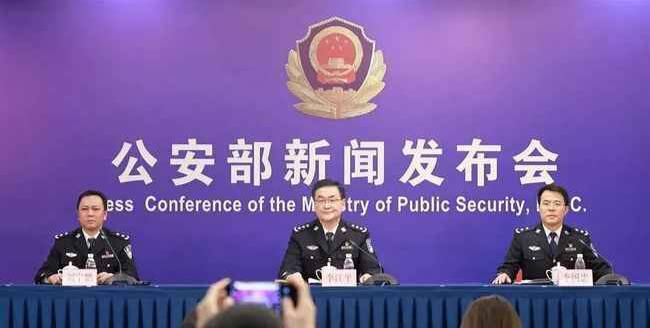 新交规：4月1日起超速20%以内不扣分     日前，修订后的《#道路交通安全违法行为记分管理办法》审议通过，将于2022年4月1日起实施     其中，违法记分有所调整，超速扣分值从12、6、3、2、1调整为了12、9、6、3、1