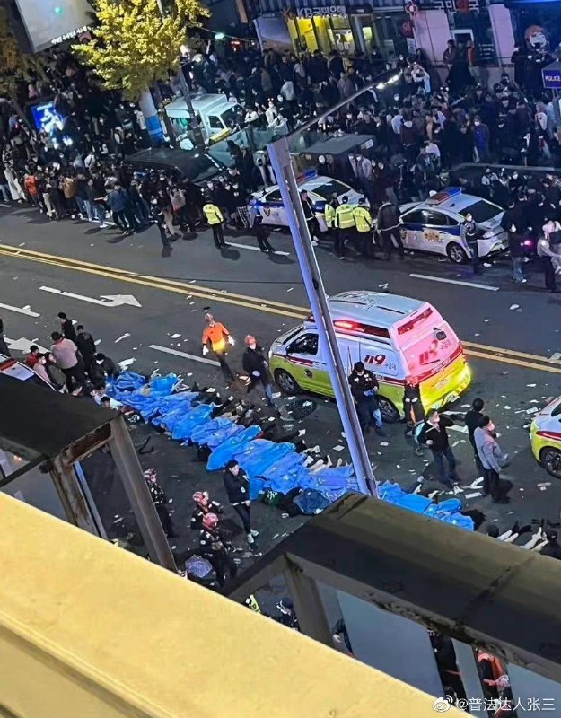 🆘🗣#梨泰院踩踏事故 已致151人死亡 | 韩总统宣布进入国家哀悼期🕯️😵😵 10月29日晚，#韩国首尔龙山区梨泰院发生大规模踩踏事故