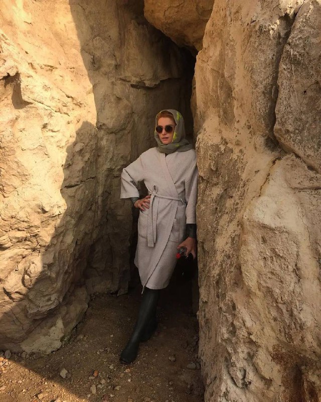 异星灾变 第二季✅Raised by Wolves Season 2（2022）美国 / 剧情 / 科幻 / 奇幻 / 2022-02-03(美国)上映▍剧情简介：     马库斯、母亲、父亲、坎皮恩、保罗、苏等集体回归！讲述母亲和父亲带着人类的6个孩子在开普勒22b星球神秘热带地区加入了一个新成立的无神论殖民地，但是在这个陌生的新社会中，他们的麻烦才刚刚开始，因为母亲的 