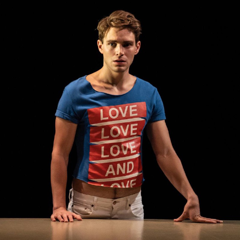 迪士尼真人版《白雪公主》大电影男主确定！     曾获得托尼奖最佳话剧男主角的Andrew Burnap加盟！他将扮演为本片打造的新角色！🥳🥳     之前确认新版《西区故事》和《雷霆沙赞2》曾两次演过音乐剧版迪士尼公主——贝儿和小美人鱼，女星Rachel Zegler扮演白雪公主，盖尔加朵扮演大反派恶毒皇后！     值得一提的是本片找来《马戏之王》《爱乐之城》金牌搭档Benj Pasek和Justin Paul打造原声！这阵容你期待吗？🥰🥰#电影资讯 👈🏻查看更多-------------------------------🏠 频道 @jianjiaoPD迪士尼真人版《白雪公主》大电影男主确定！     曾获得托尼奖最佳话剧男主角的Andrew Burnap加盟！他将扮演为本片打造的新角色！🥳🥳     之前确认新版《西区故事》和《雷霆沙赞2》曾两次演过音乐剧版迪士尼公主——贝儿和小美人鱼，女星Rachel Zegler扮演白雪公主，盖尔加朵扮演大反派恶毒皇后！     值得一提的是本片找来《马戏之王》《爱乐之城》金牌搭档Benj Pasek和Justin Paul打造原声！这阵容你期待吗？🥰🥰#电影资讯 👈🏻查看更多-------------------------------🏠 频道 @jianjiaoPD