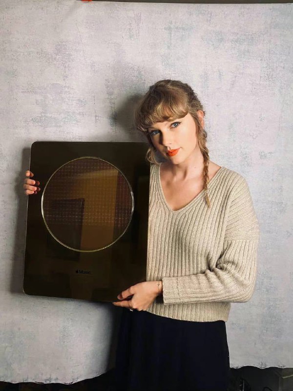 自从Taylor Swift拿了Apple Music Awards的年度最佳创作歌手后就一直很忙🤣🤣自从Taylor Swift拿了Apple Music Awards的年度最佳创作歌手后就一直很忙🤣🤣