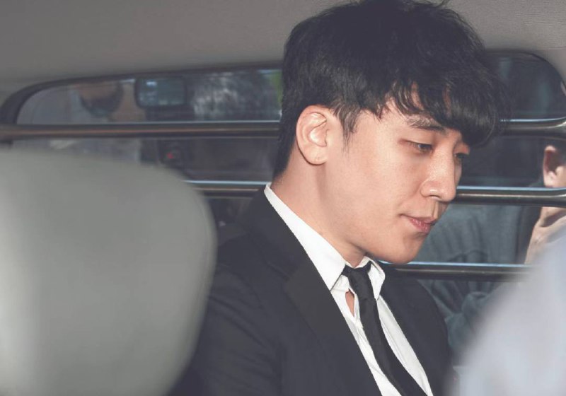 #Bigbang#李胜利获刑5年Bigbang前成员 #李胜利 获刑5年据韩国媒体7月2日报道：男团  #Bigbang  前成员李胜利因涉嫌性交易中介、贪污、教唆特殊暴力等9 项罪名，被判处5 年的有期徒刑，罚款2000 万韩元