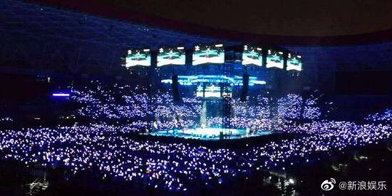 文旅部新《规范》：#演唱会 天价黄牛票时代将终结即便是不追演唱会的人，也大概知道“黄牛”现象有多严重，一张票面价格几百元的票，通过黄牛转手，能卖到上千上万甚至几万元8月17日据媒体报道，文化和旅游部颁布了《 #演出票务服务与技术规范 》(以下简称《规范》)，8月19日正式实施，这是国内首个演出票务领域的行业标准