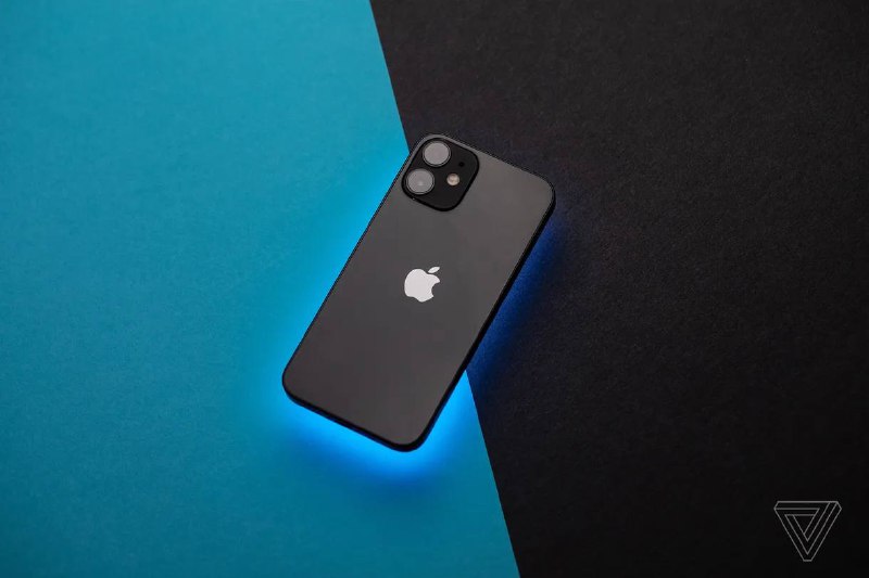 史蒂夫· #乔布斯 的电子邮件证实，#苹果 正在开发“#iPhonenano”2011年，谣言四起，称 #苹果 正在开发一种所谓的“ #iPhonenano ”，这是一种比当时顶级机型 #iPhone 4更小、更便宜的新iPhone