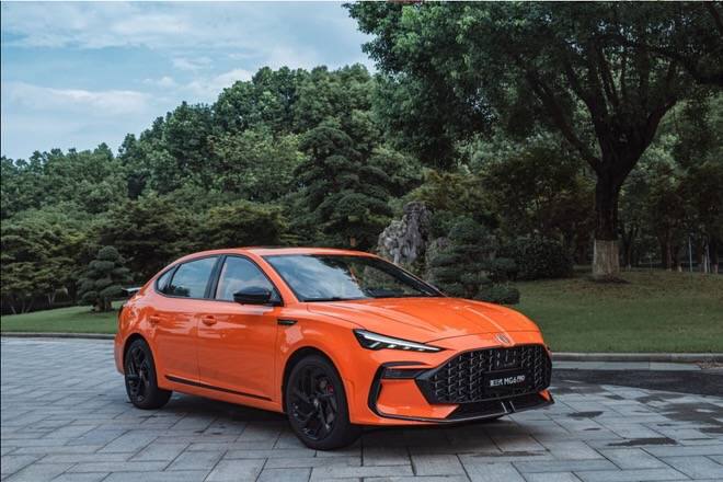 外观凶悍，第三代 #MG6 PRO 正式上市昨日，第三代 #上汽名爵 MG6 Pro 正式上市，新车共推出 4 款车型，售价区间为 11.58-13.98 万元，另外还新增了一款 MG6 领潮版，售价为 10.38 万元