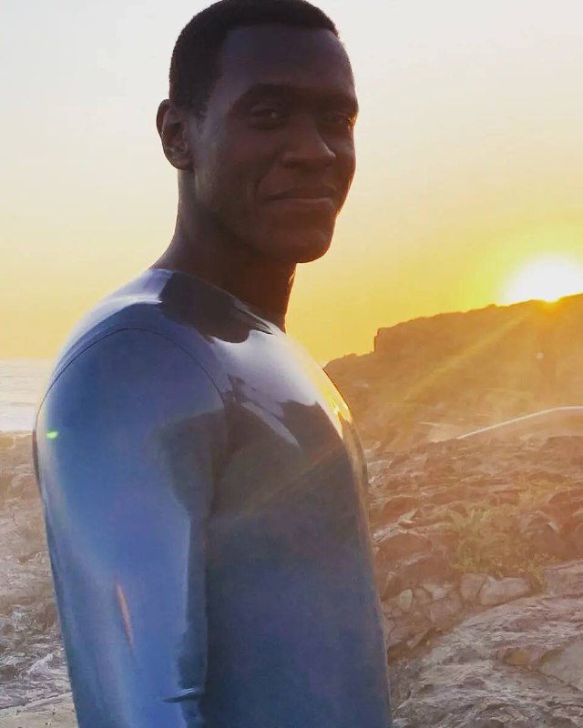 异星灾变 第二季✅Raised by Wolves Season 2（2022）美国 / 剧情 / 科幻 / 奇幻 / 2022-02-03(美国)上映▍剧情简介：     马库斯、母亲、父亲、坎皮恩、保罗、苏等集体回归！讲述母亲和父亲带着人类的6个孩子在开普勒22b星球神秘热带地区加入了一个新成立的无神论殖民地，但是在这个陌生的新社会中，他们的麻烦才刚刚开始，因为母亲的 