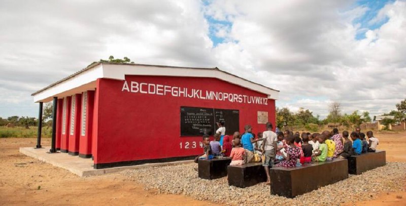 全球首座3D打印学校建成据外媒报道，非洲马拉维麦彻扎村基础设施十分落后，最近的学校距离该村也有5公里，学生上学极为不便