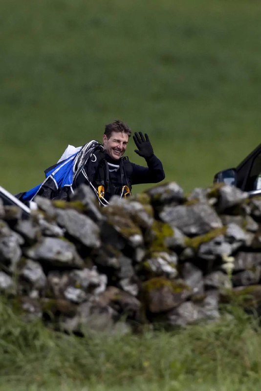 阿汤哥的《碟中谍7》今年无缘上映，电影推迟🎦     克里斯托弗·麦奎里已经与派拉蒙影业签下合同，将执导两部《碟中谍》系列续集电影麦奎里与汤姆·克鲁斯在推特上确认合作，这两部续集将采用背靠背连续拍摄的方式，从原定的今年9月30日推迟至明年7月14日，《碟中谍8》从明年7月7推迟至2024年6月28日北美上映