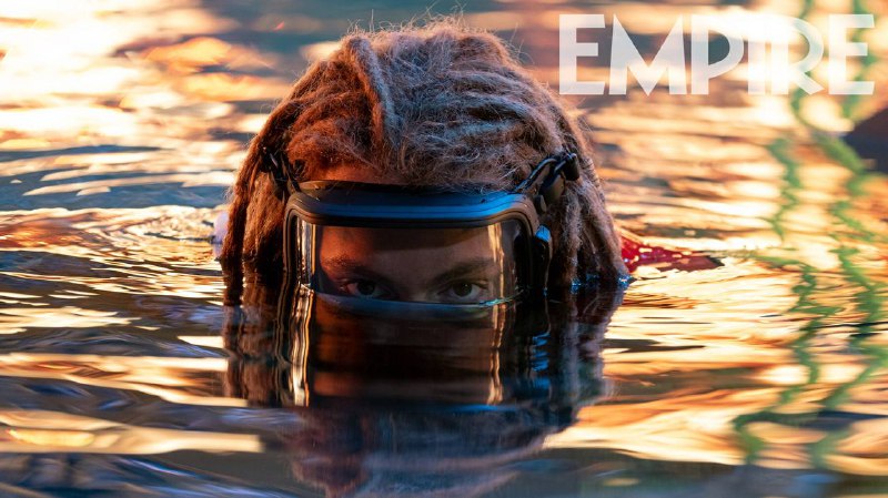 #电影资讯 👈🏻查看更多《阿凡达2》首张剧照发布！     男主杰克·萨利和涅提妮领养的人类儿子哈维尔·索科罗现身，昵称“蜘蛛”，由Jack Champion扮演